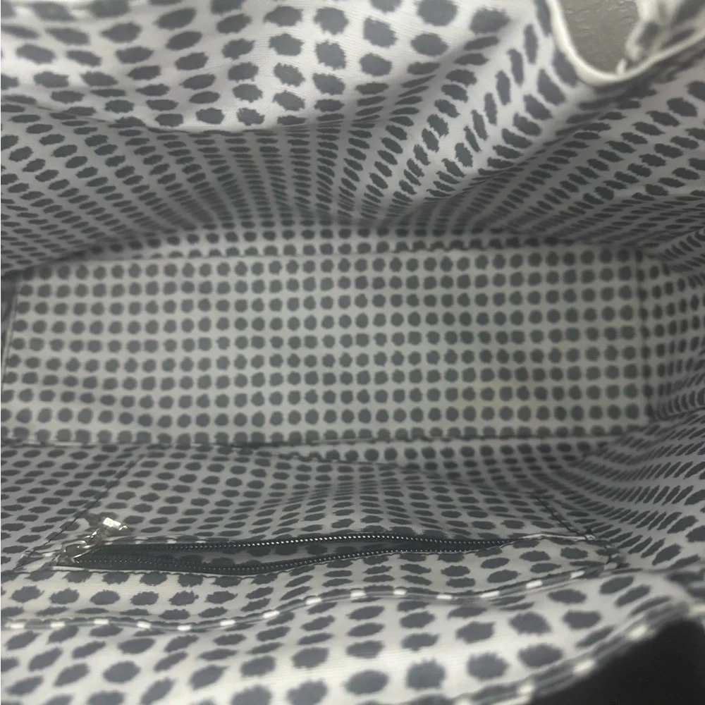 Elegant Floral Shoulder Bag in Gray - Picture 3 of 3